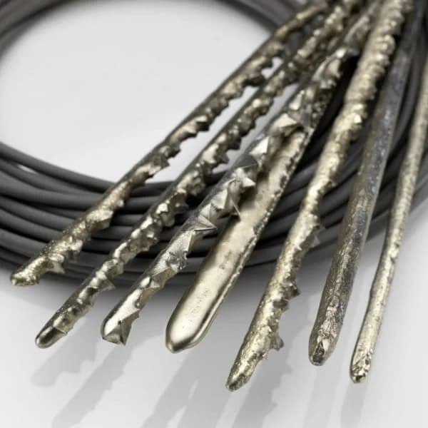 Consumíveis tubulares com carboneto de tungstênio para revestimento